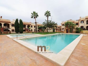 Casa aparellada amb piscina en venda a Calle silvia Martinez Santiago 9