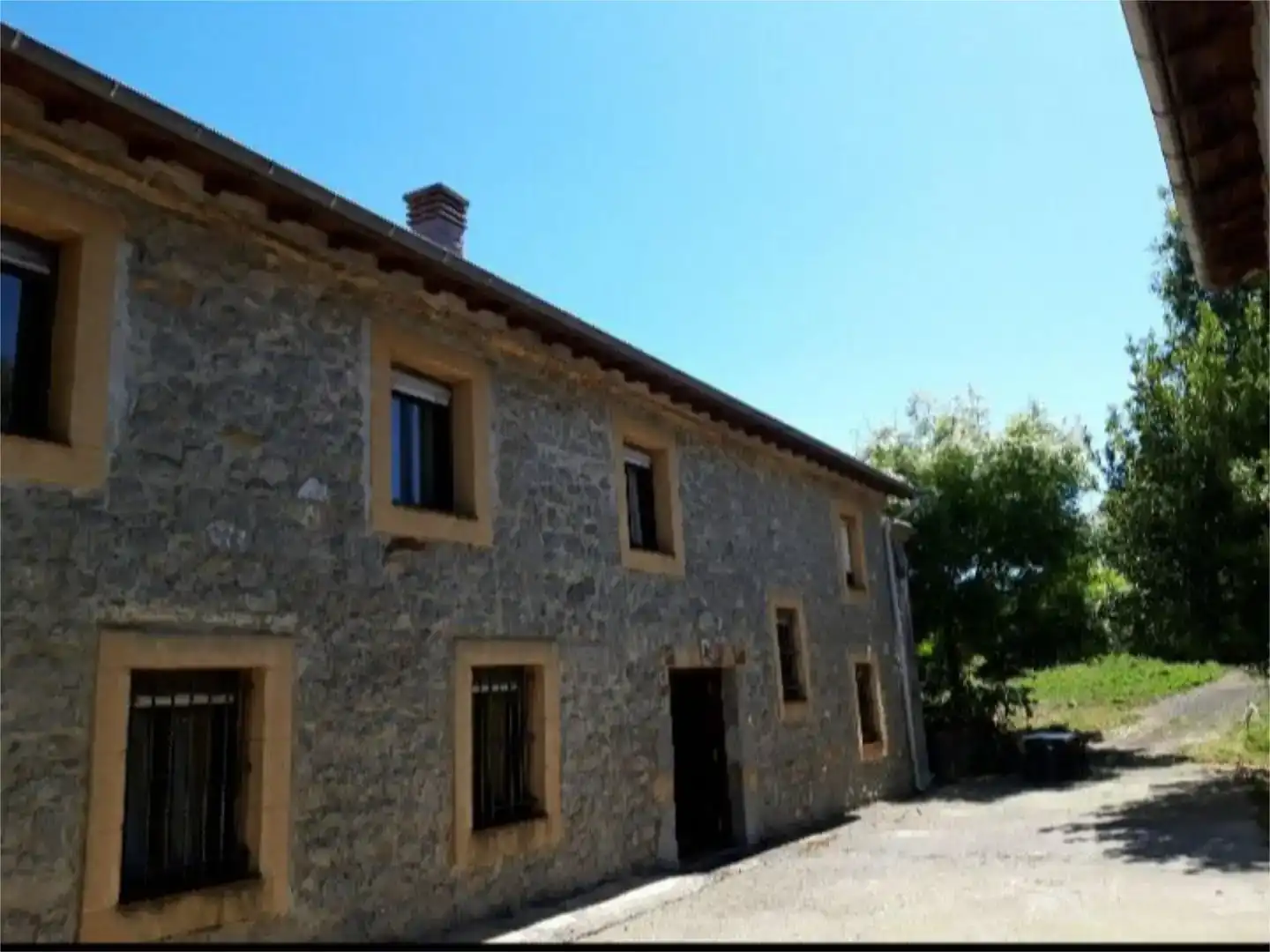 Vista exterior de Piso en venta en Entrambasaguas con Trastero