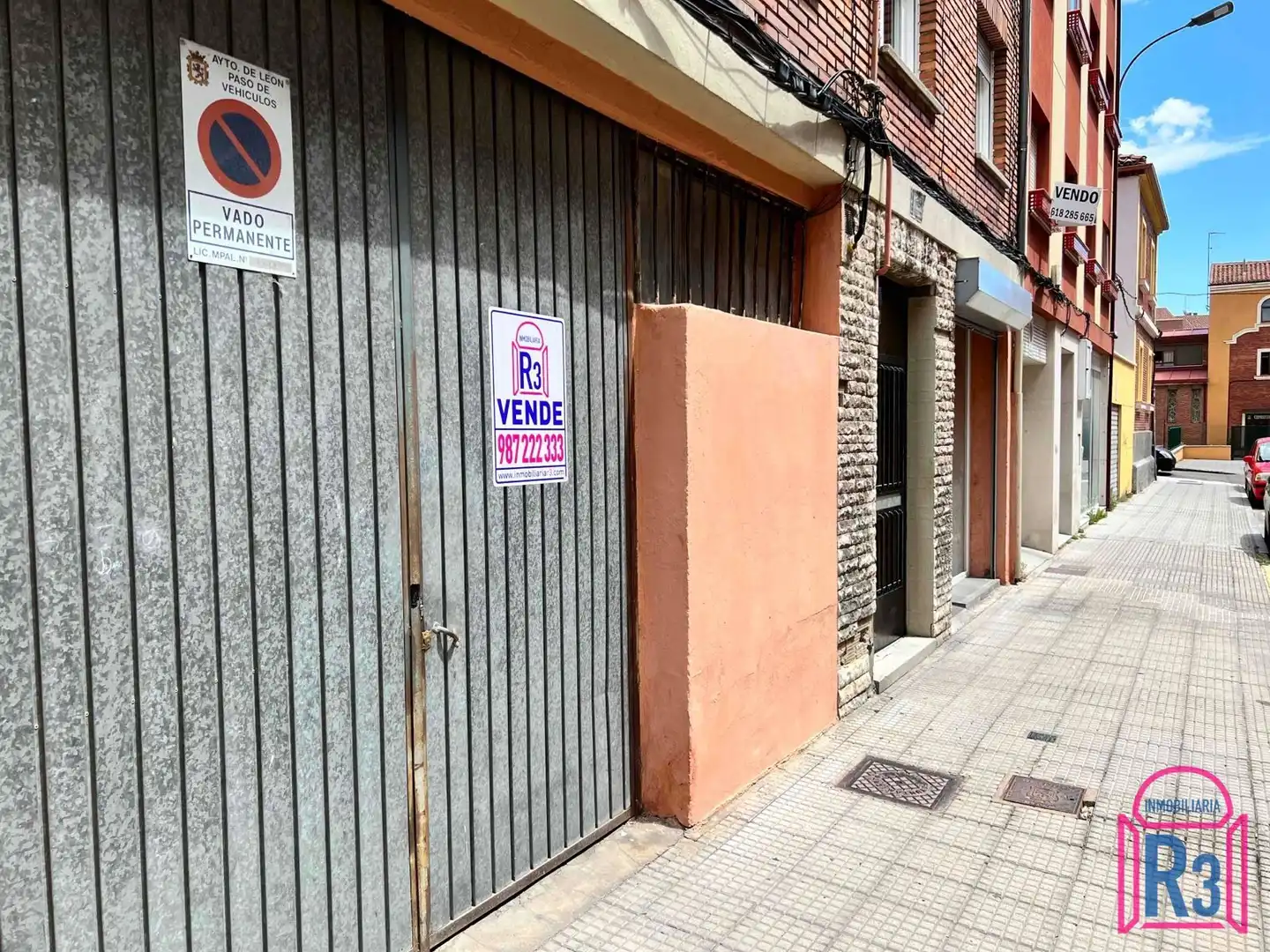 Vista exterior de Local en venda en León Capital 