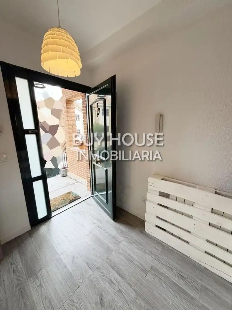 Chalet con piscina en venta en Calle Madeira 17, imagen 8