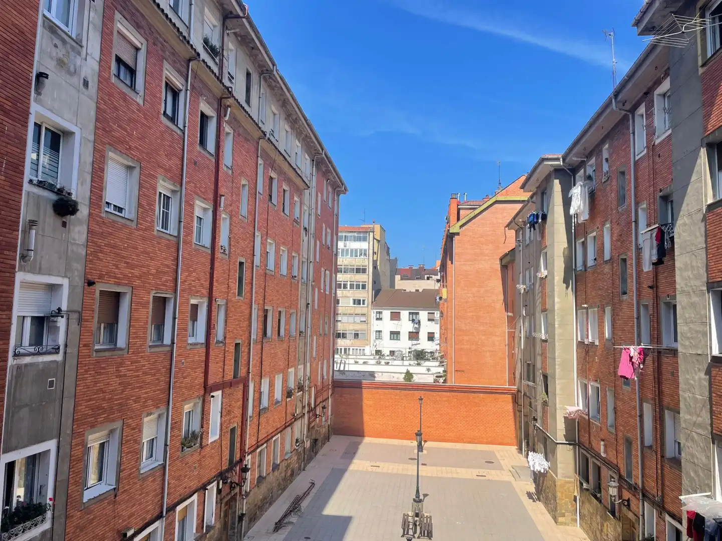 Außenansicht von Wohnung zum Verkauf in Gijón  mit Heizung, Terrasse und Abstellraum