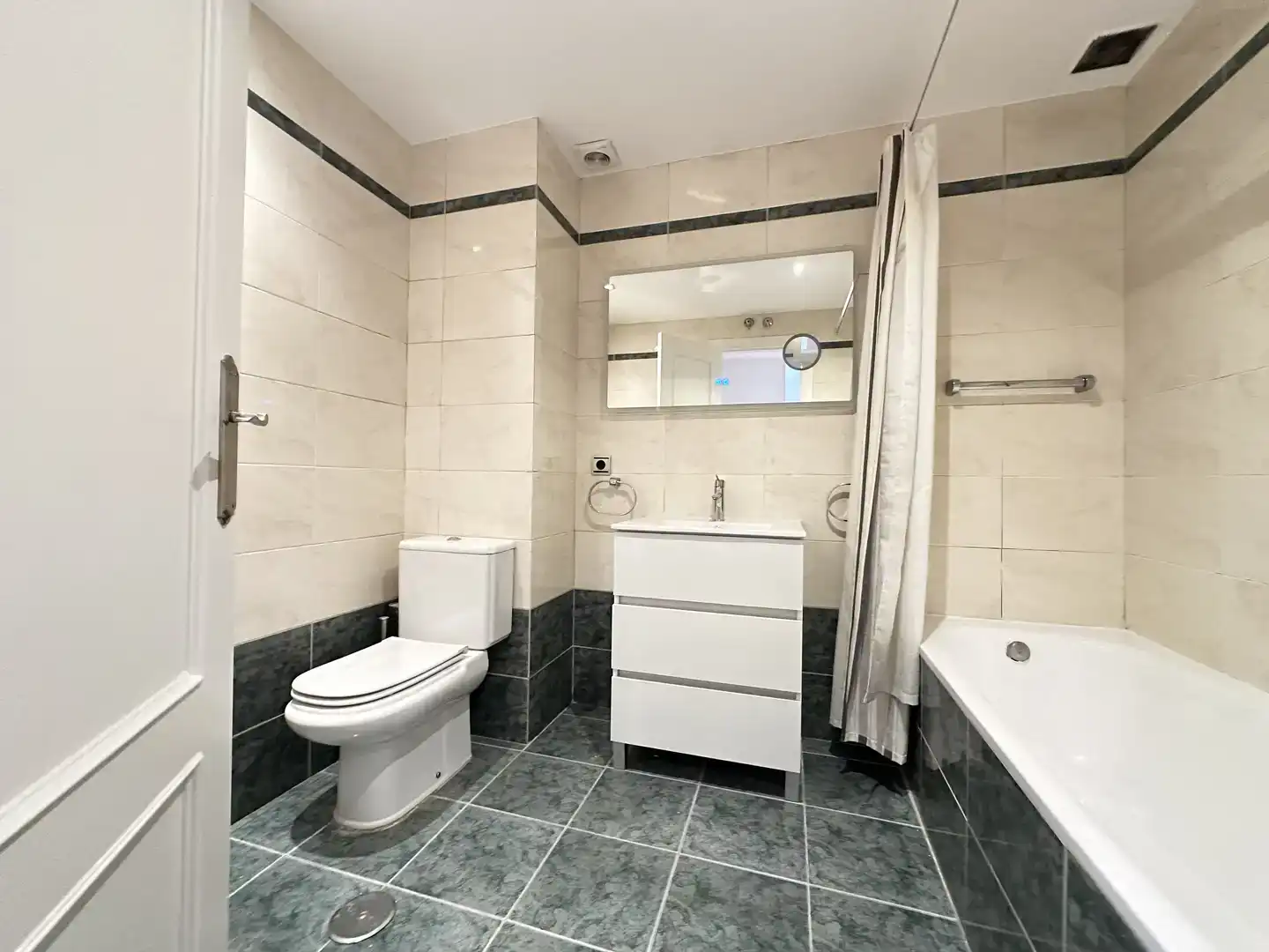 Baño de Casa o chalet en venta en Madrid con Aire acondicionado, Jardín privado y Parquet