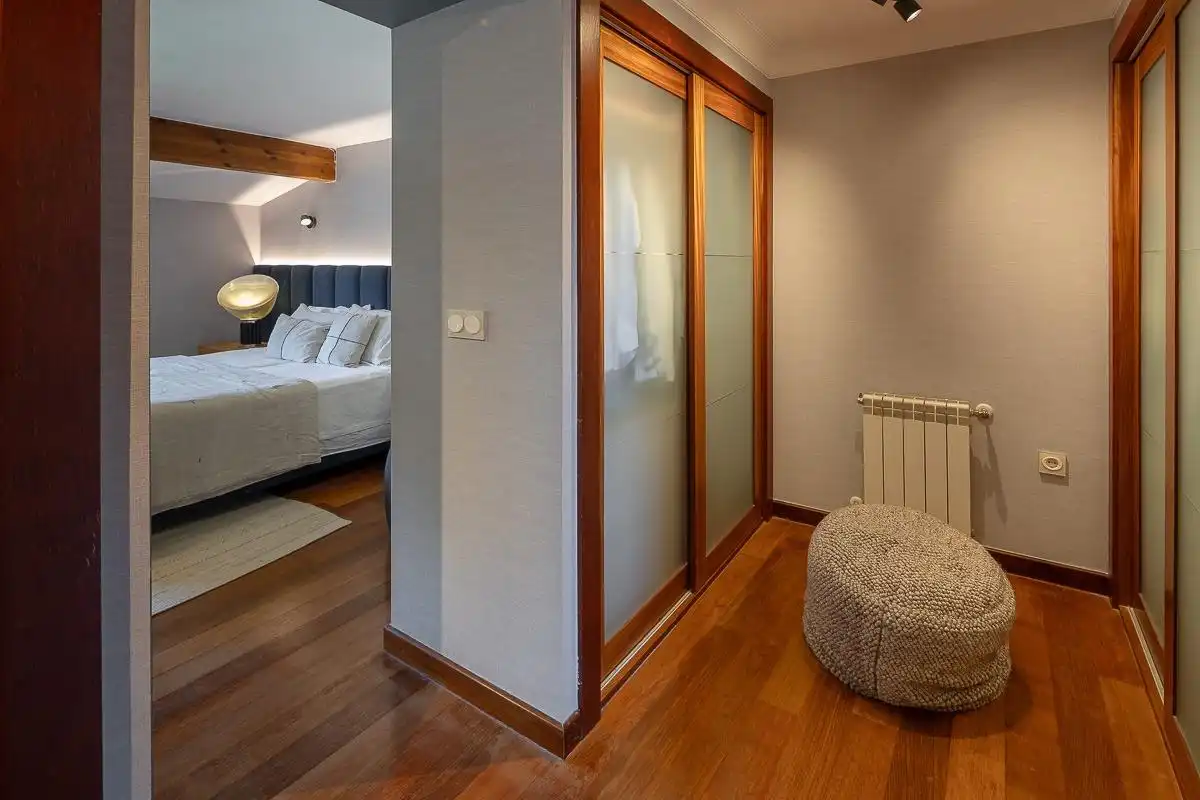 Habitación de Casa adosada en venta en Boadilla del Monte con Aire acondicionado, Calefacción y Jardín privado