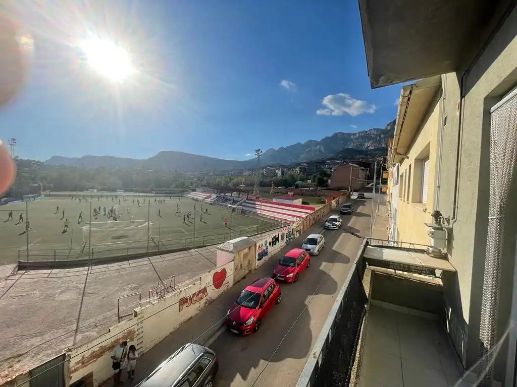 Vista exterior de Pis en venda en Berga amb Calefacció i Balcó