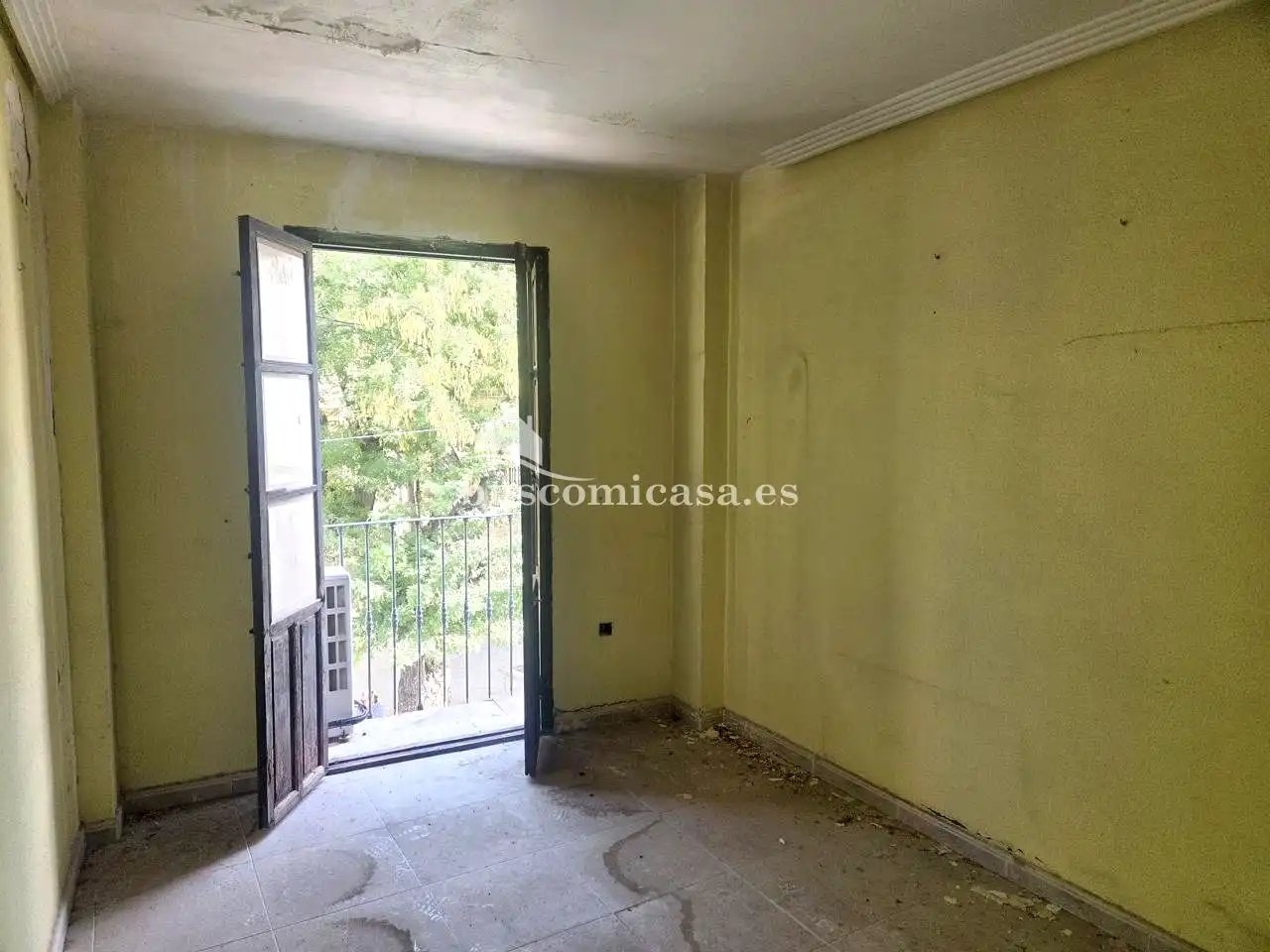 Dormitori de Casa adosada en venda en Jaén amb Terrassa i Balcó