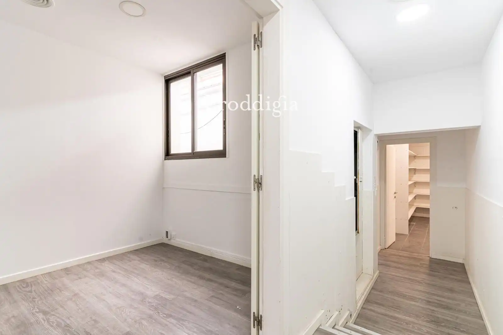 Bedroom of Office for sale in Barcelona  with Air Conditioner