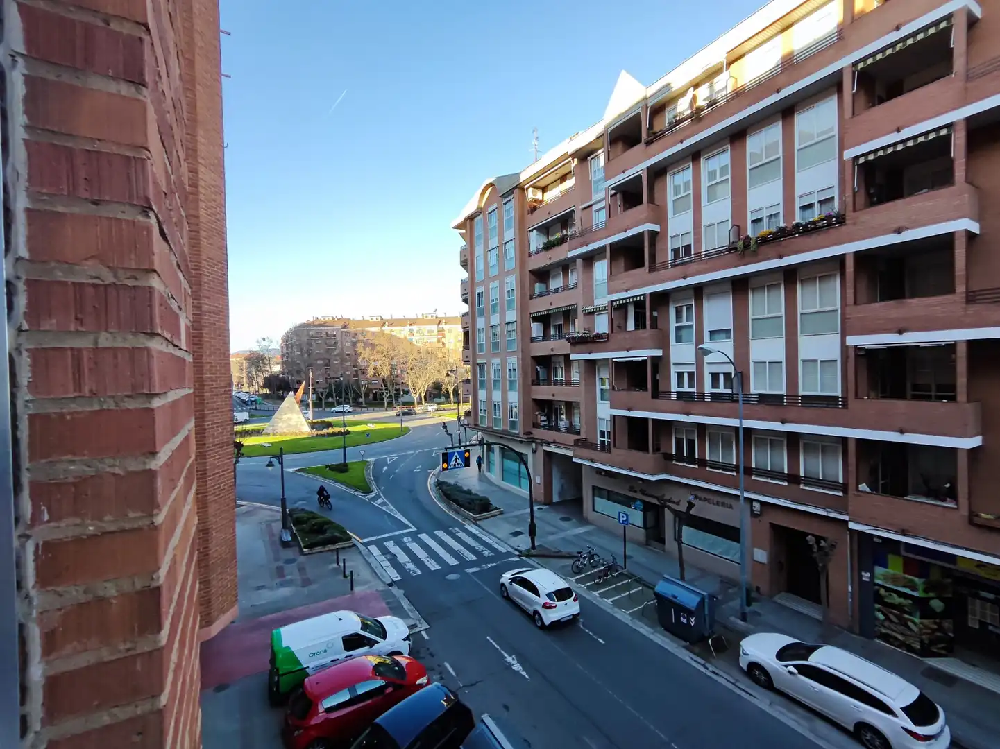 Vista exterior de Pis en venda en  Logroño amb Calefacció, Parquet i Balcó