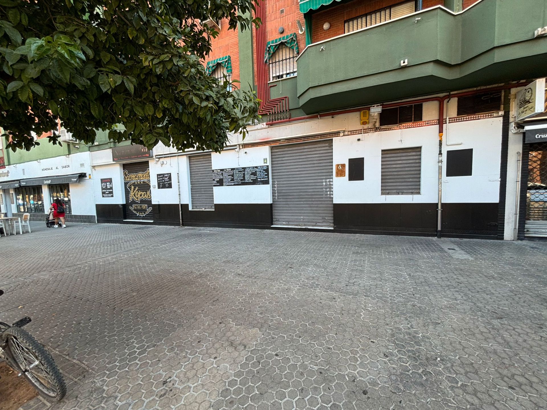 Exterior view of Premises for sale in  Sevilla Capital  with Terrace