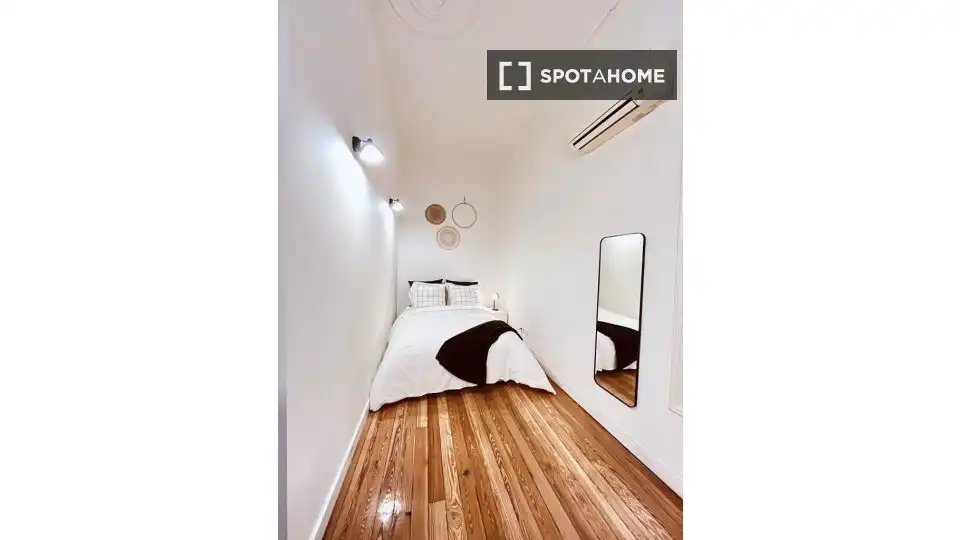 Bedroom of Flat for share in Madrid  with Air Conditioner, Heating and Furnished