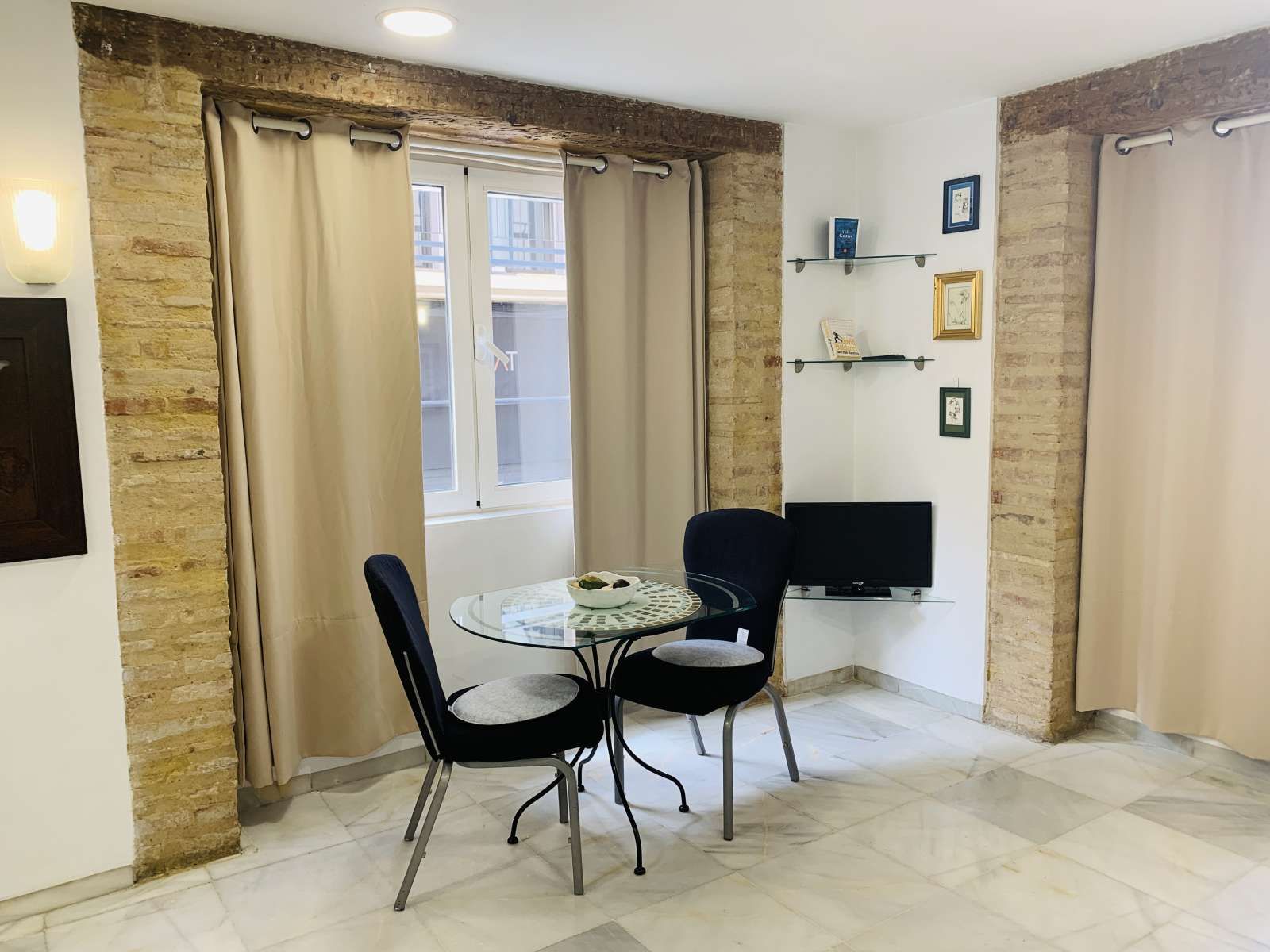 Dining room of Study to share in  Valencia Capital  with Air Conditioner and Terrace