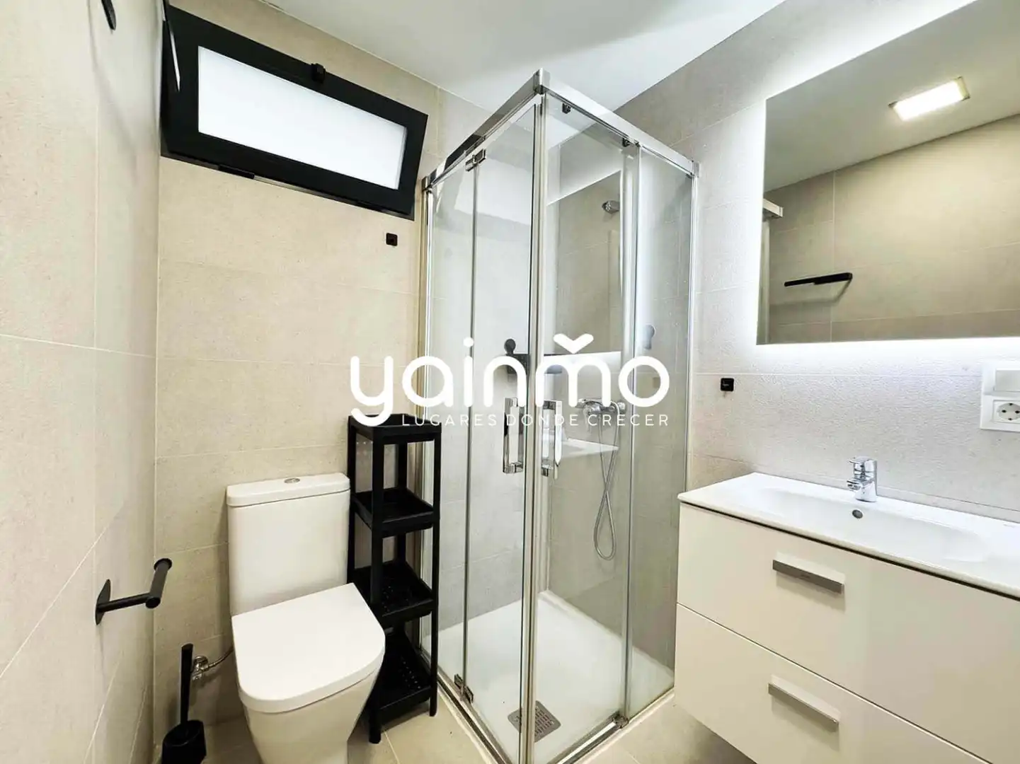 Baño de Piso en venta en La Guardia de Jaén con Aire acondicionado, Calefacción y Jardín privado