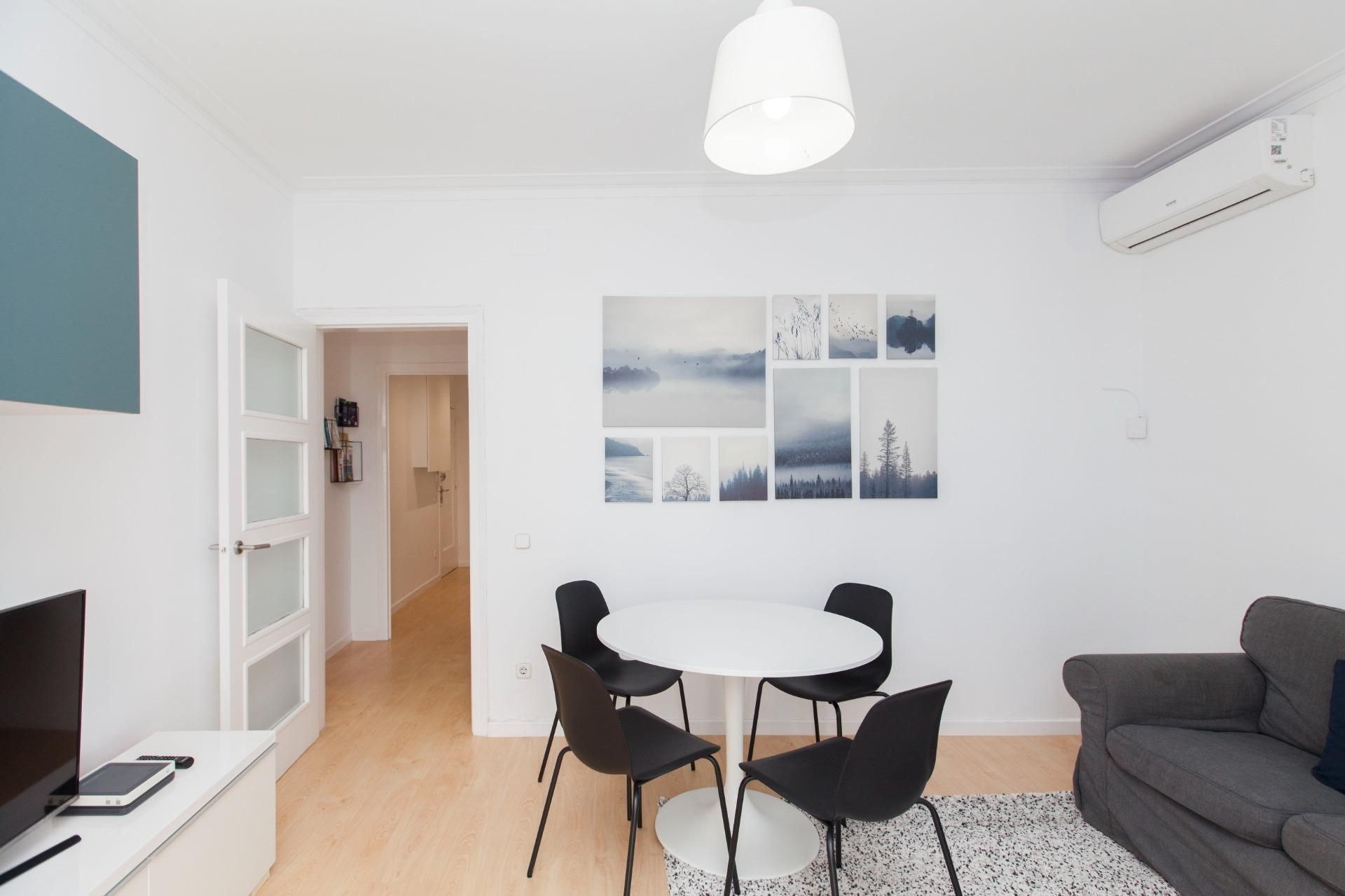 Comedor de Piso de alquiler en  Barcelona Capital con Aire acondicionado, Parquet y Amueblado