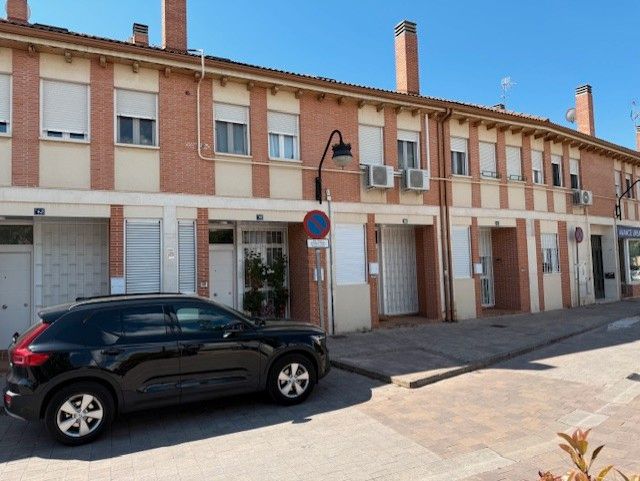 Exterior view of Planta baja for sale in Meco  with Storage room, Oven and Washing machine