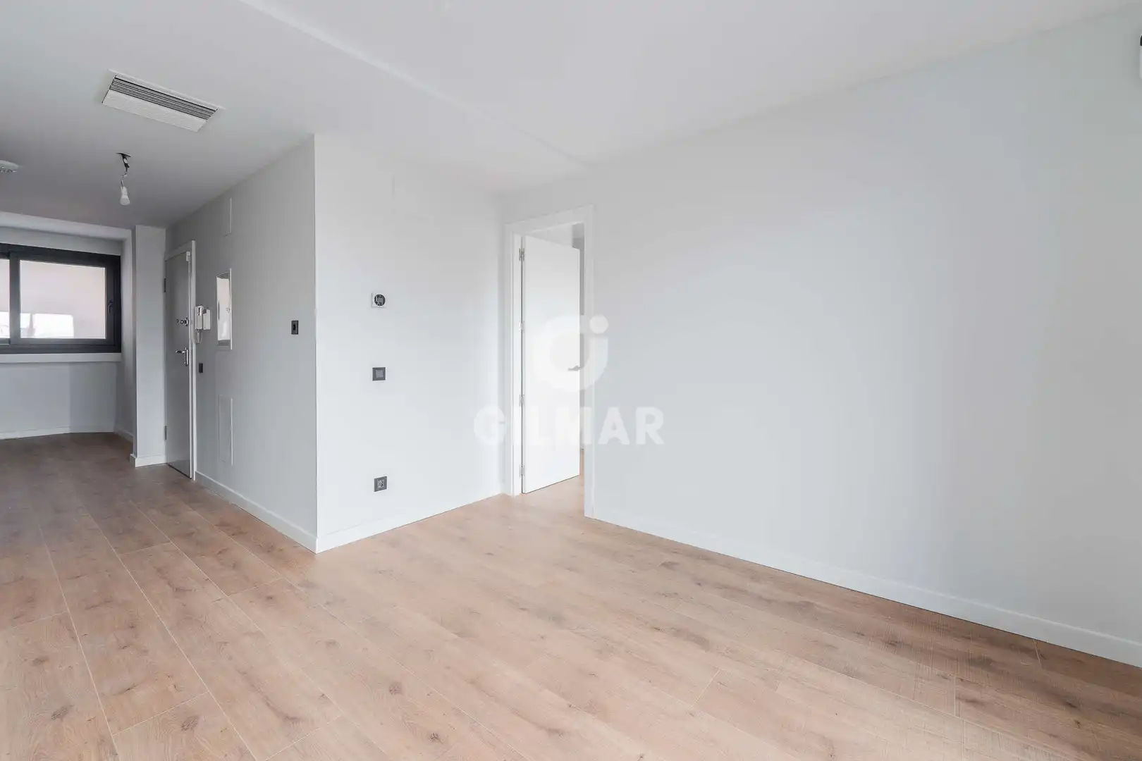 Habitación de Ático en venta en Madrid con Calefacción, Trastero y Balcón
