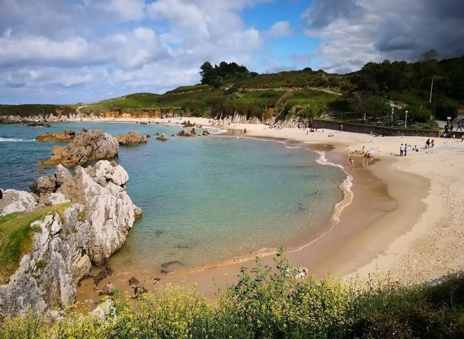 Vista exterior de Piso en venta en Llanes con Jardín privado, Terraza y Trastero