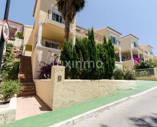 Vista exterior de Casa adosada en venda en Altea amb Aire condicionat, Jardí privat i Terrassa