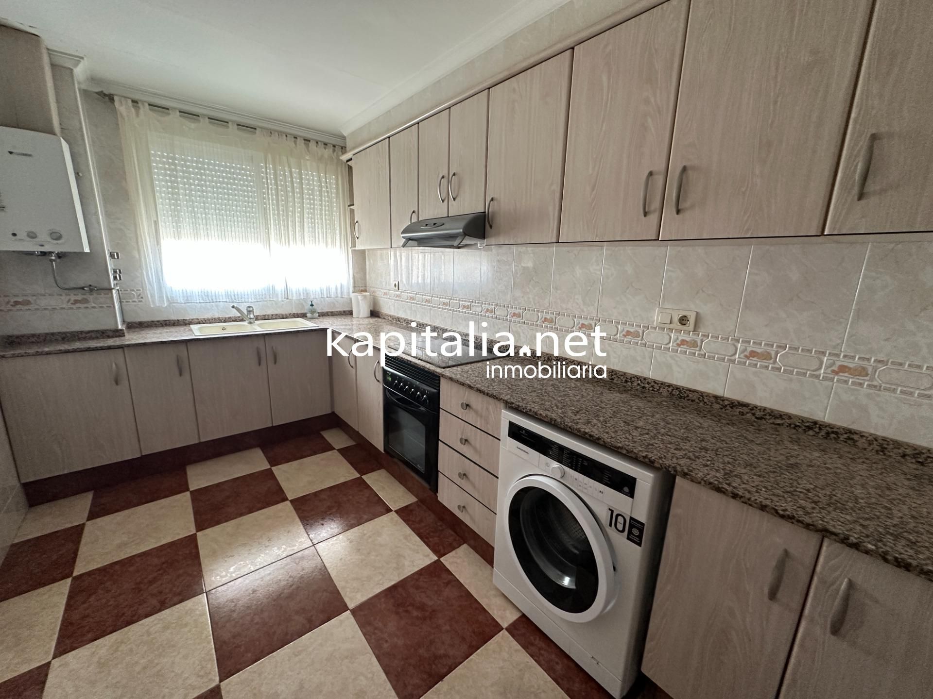 Küche von Wohnung zum verkauf in Albaida mit Klimaanlage, Terrasse und Abstellraum