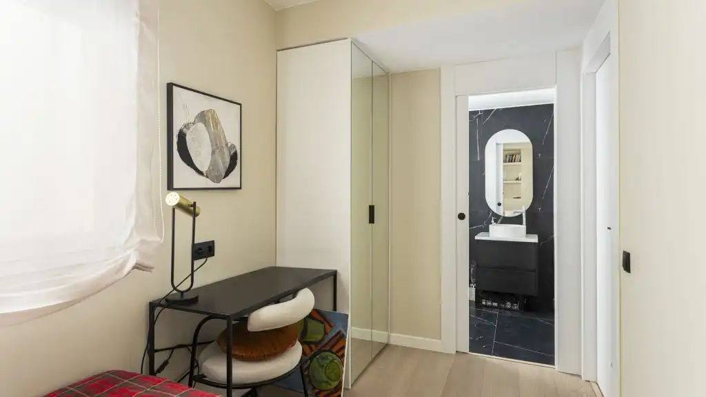 Dormitori de Apartament en venda en Barcelona amb Aire condicionat i Moblat