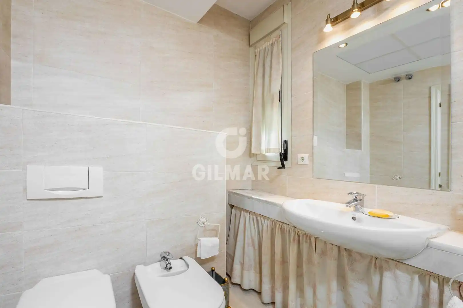 Bathroom of Flat for sale in Sevilla  with Heating, Private garden and Storage room