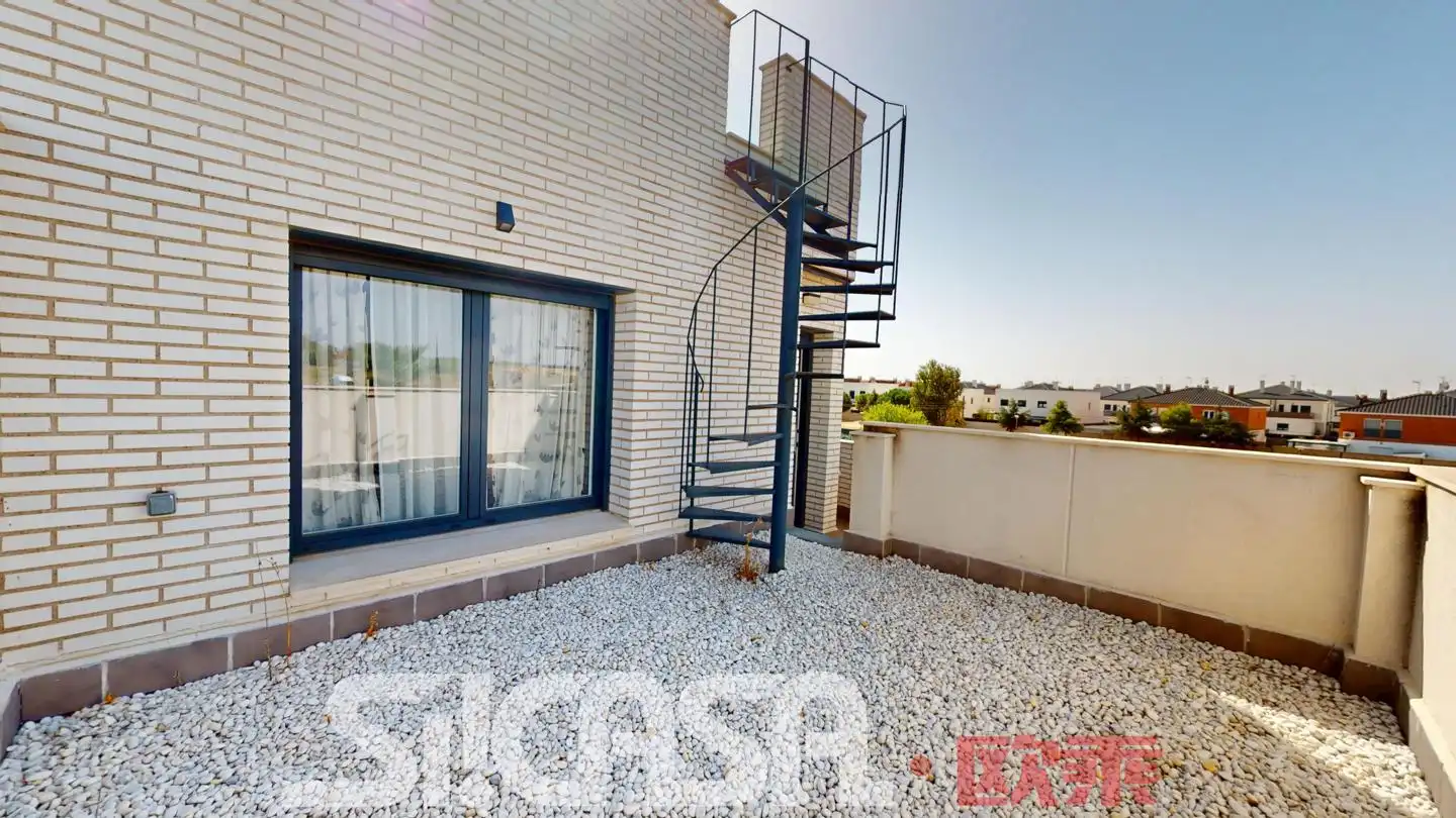 Terrassa de Casa adosada en venda en Torrejón de la Calzada amb Jardí privat, Terrassa i Piscina