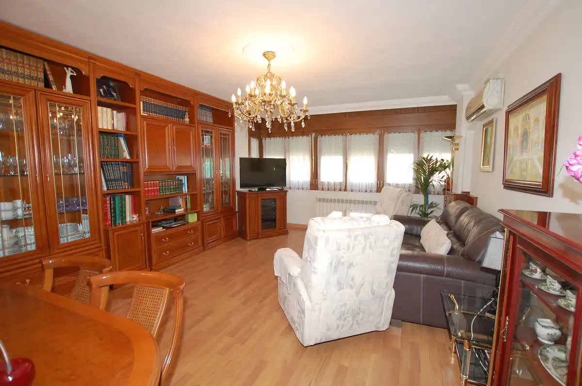 Sala d'estar de Pis en venda en Granada amb Traster i Balcó