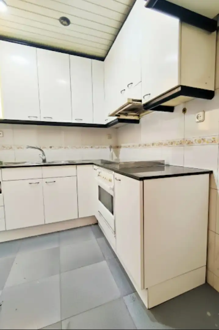 Cocina de Piso en venta en Barcelona con Balcón