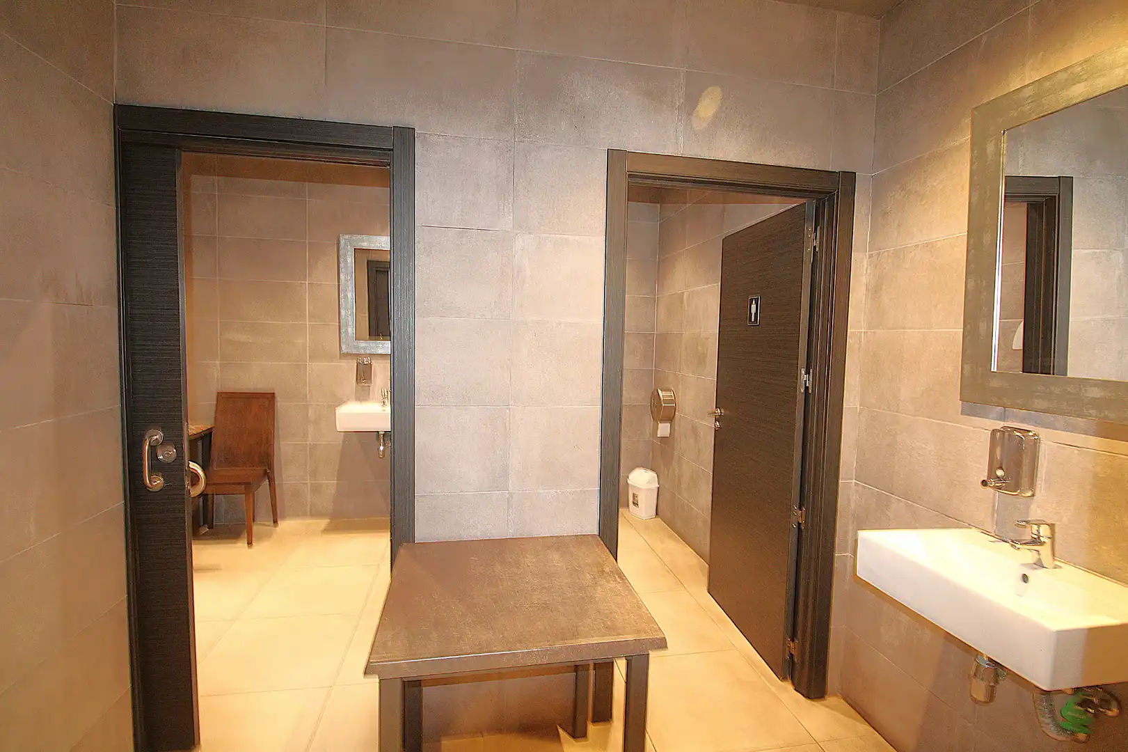 Baño de Local en traspaso en Alboraya con Aire acondicionado, Terraza y Amueblado