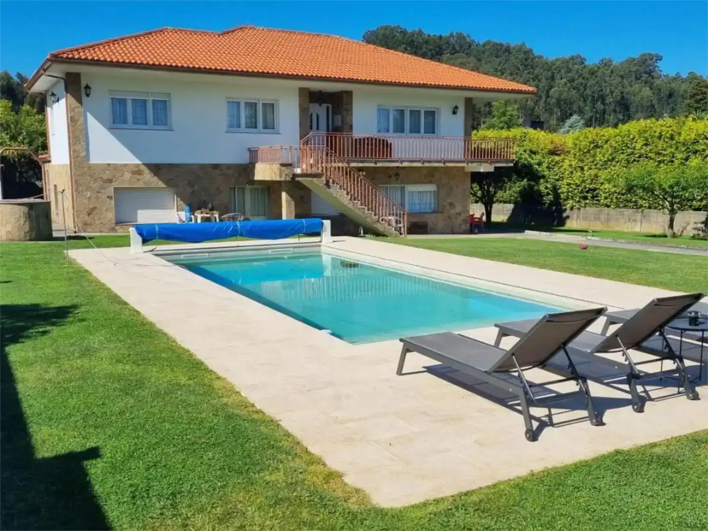 Swimming pool of Houses for rent in Bergondo  with Parquet flooring, Storage room and Swimming Pool