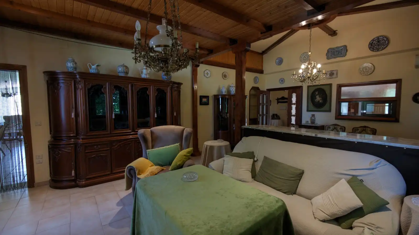 Sala d'estar de Casa o xalet en venda en La Zubia amb Aire condicionat, Jardí privat i Traster