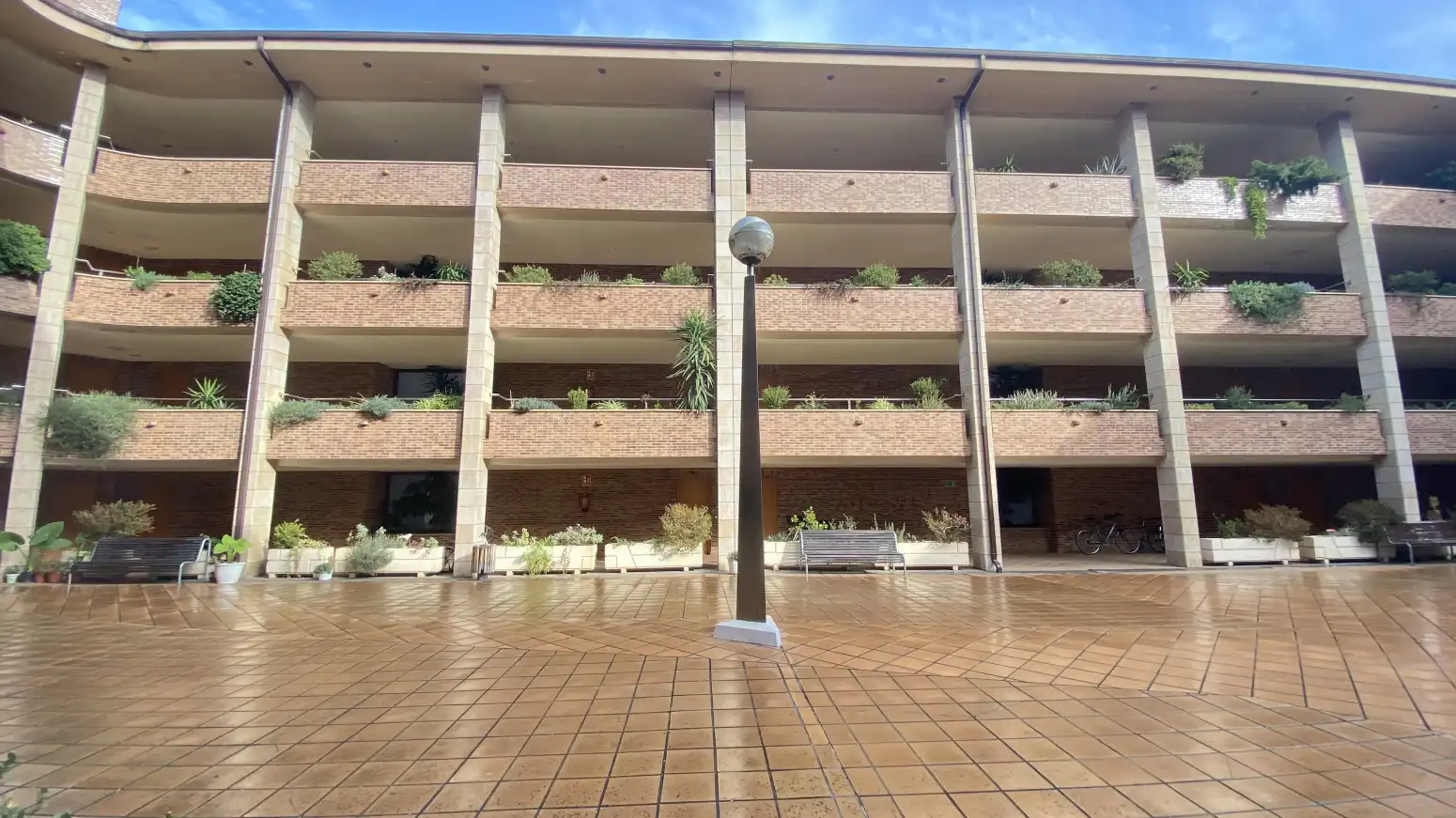 Vista exterior de Piso en venta en Los Corrales de Buelna  con Calefacción y Parquet