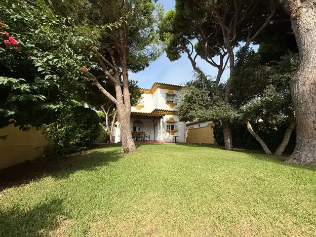 Jardí de Casa o xalet en venda en Chiclana de la Frontera amb Aire condicionat, Terrassa i Moblat