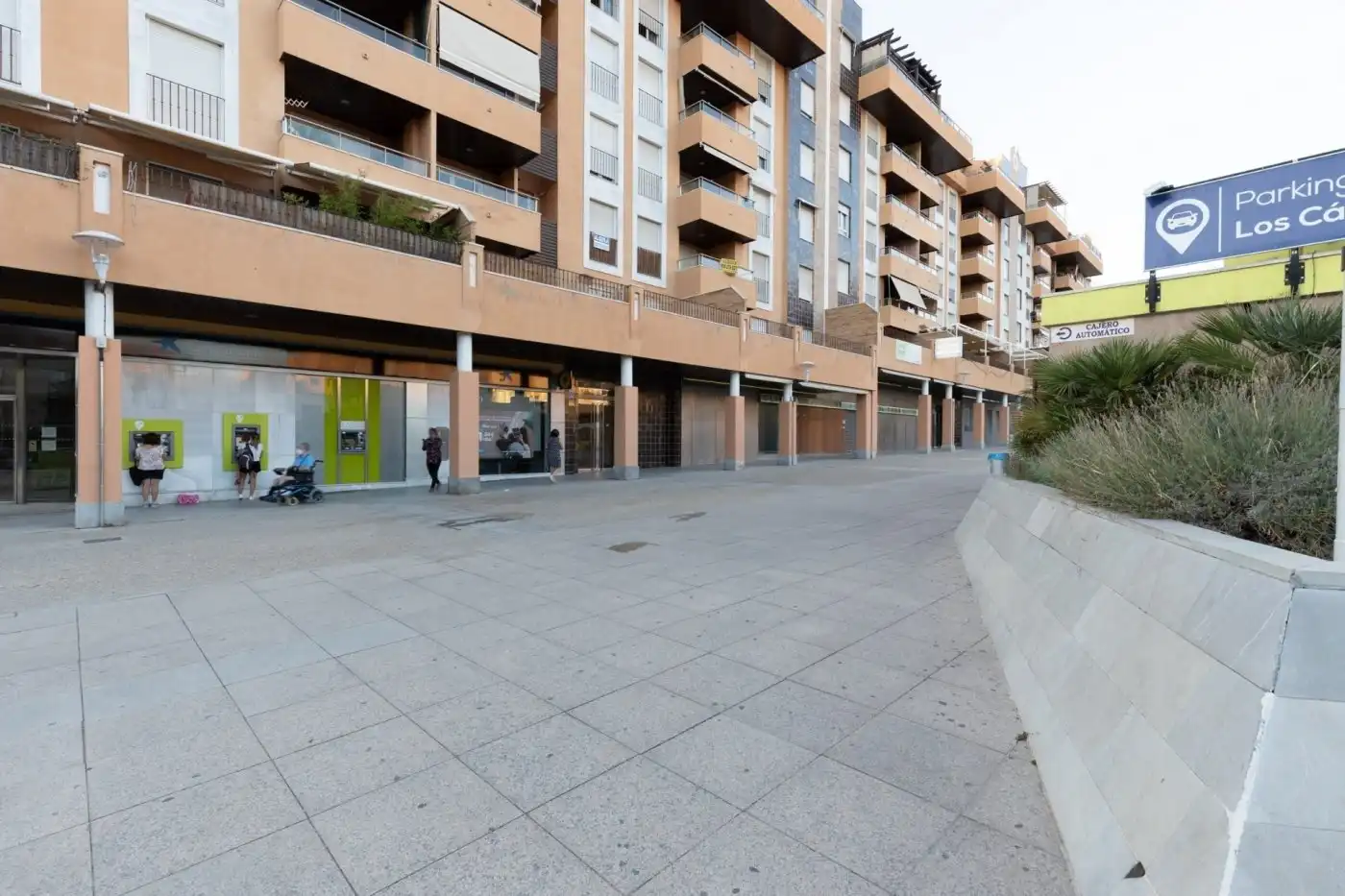 Vista exterior de Pis de lloguer en Granada amb Calefacció, Terrassa i Traster