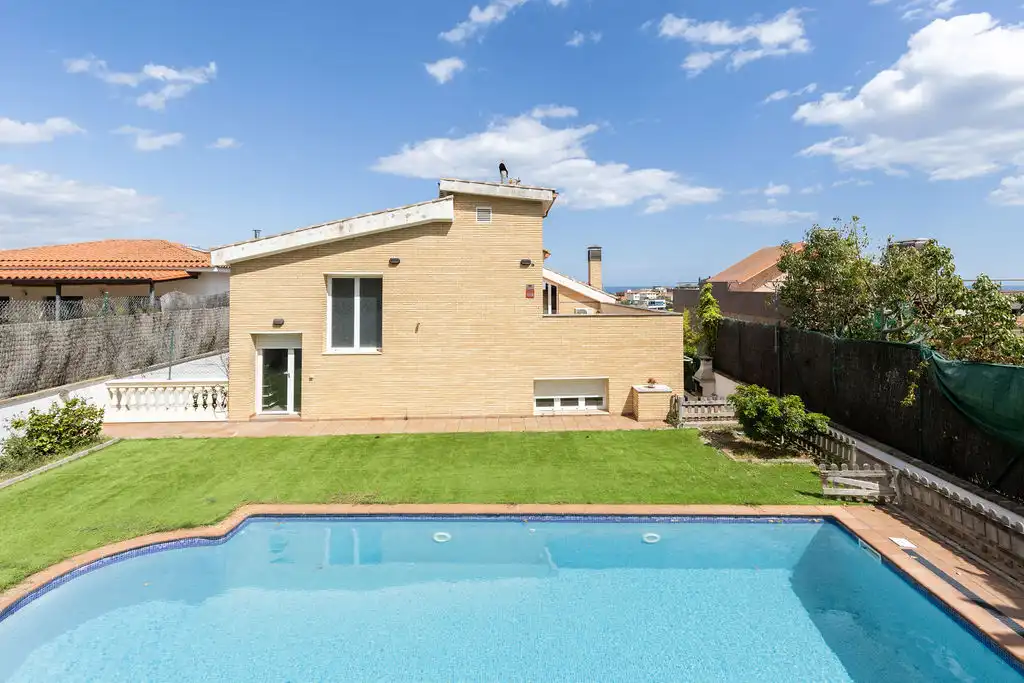 Casa amb piscina en venda a Canet de Mar, imagen 4