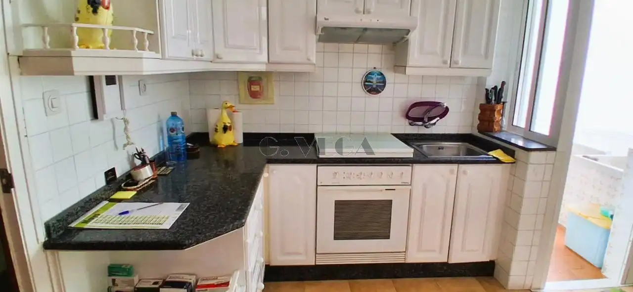 Cocina de Piso en venta en Vigo  con Calefacción y Parquet