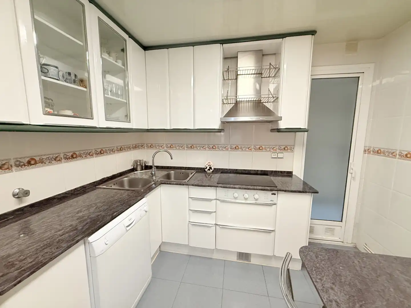 Cocina de Planta baja en venta en Badalona con Aire acondicionado, Calefacción y Jardín privado
