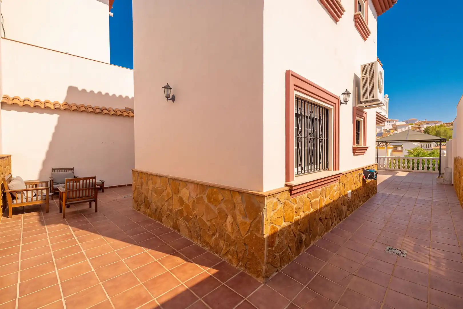 Detached house with pool for sale in Calle Lorenzo Valla, imagen 4