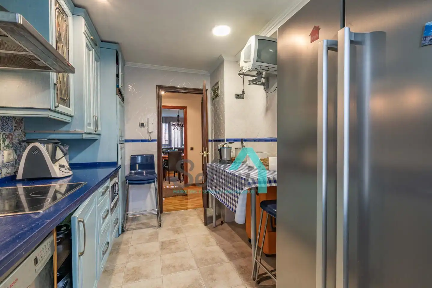 Kitchen of Flat for share in Oviedo   with Heating, Parquet flooring and Furnished