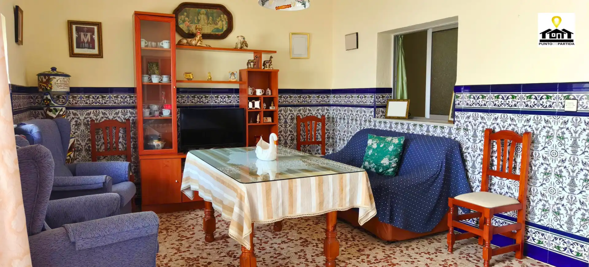 Sala d'estar de Casa o xalet en venda en La Palma del Condado amb Traster, Moblat i TV