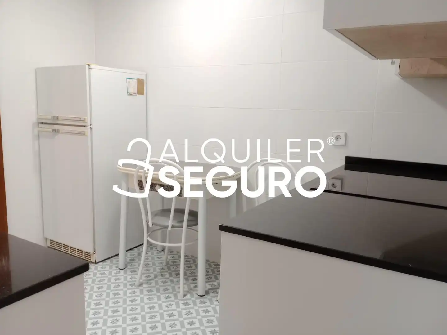 Cuina de Pis de lloguer en Madrid amb Calefacció i Terrassa