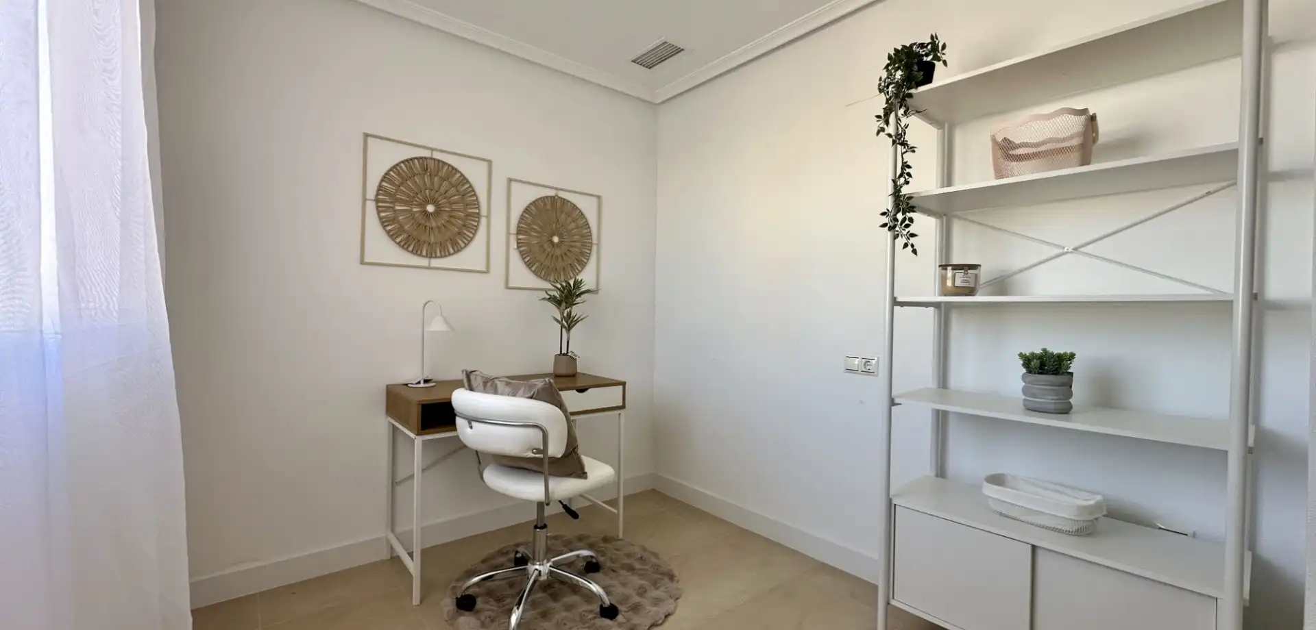 Dormitori de Apartament en venda en Torrevieja amb Aire condicionat, Terrassa i Moblat