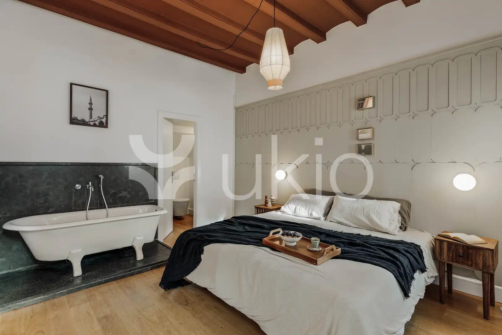 Dormitori de Apartament de lloguer en Barcelona amb Aire condicionat, Calefacció i Moblat