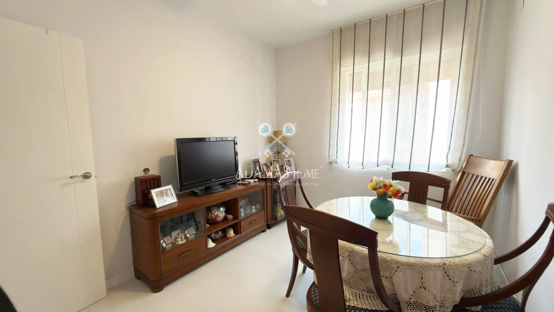 Living room of Flat for sale in Sevilla  with Air Conditioner and Balcony