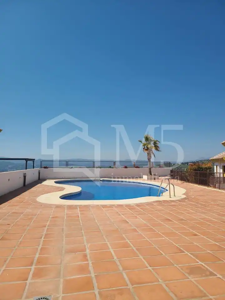 Piscina de Pis en venda en Alcaucín