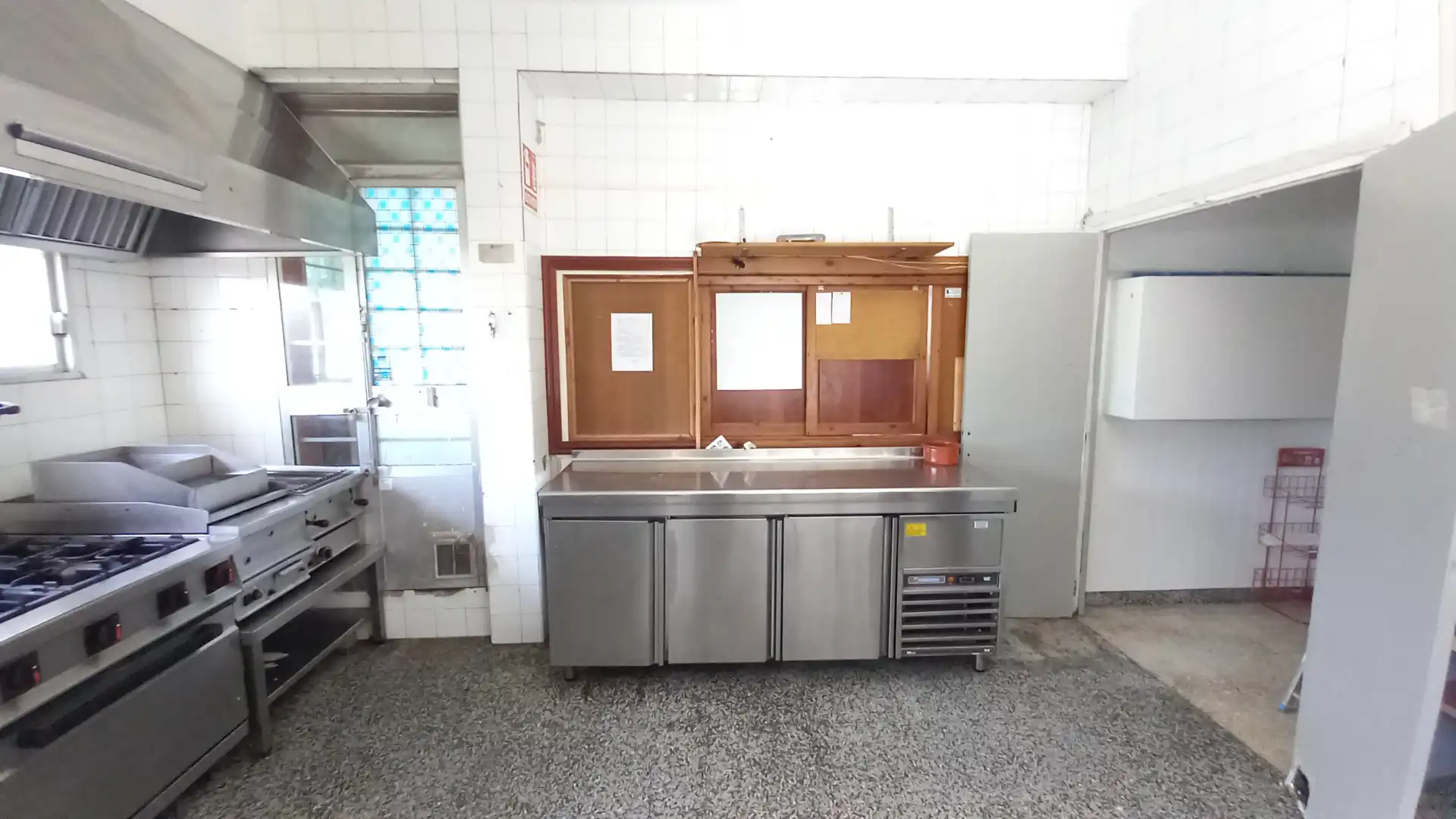 Cuina de Local en venda en Marina de Cudeyo amb Calefacció, Terrassa i Moblat