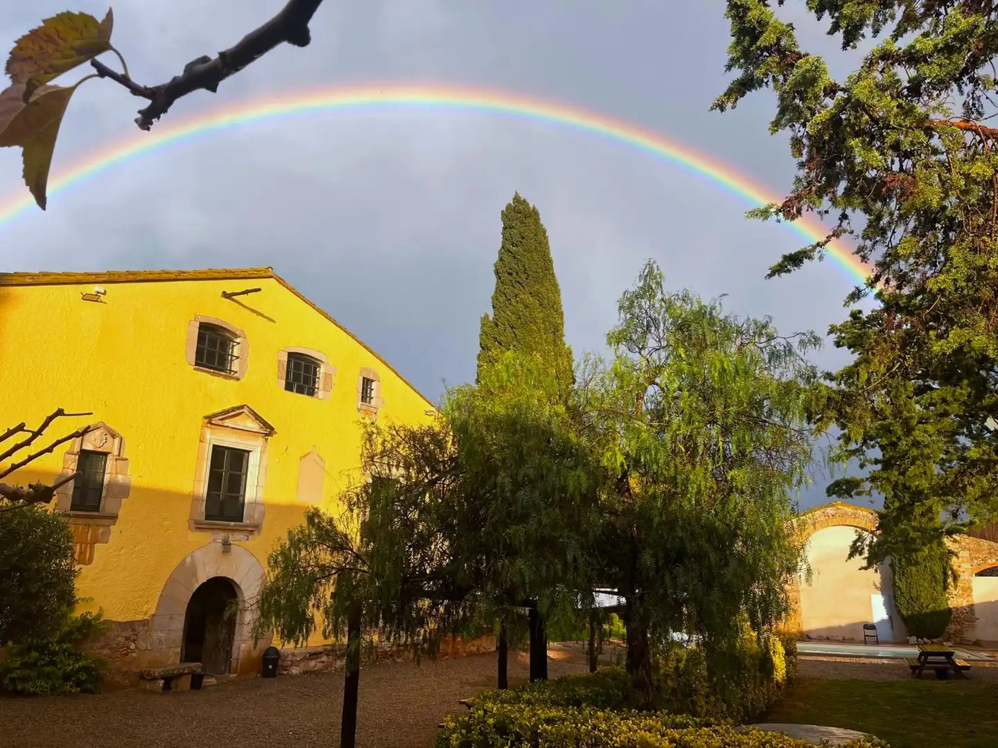 Jardín de Finca rústica de alquiler en Navata con Aire acondicionado, Calefacción y Jardín privado