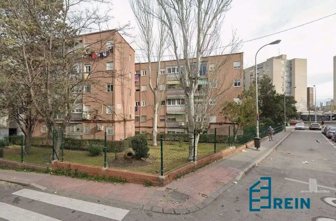Vista exterior de Local en venta en Madrid