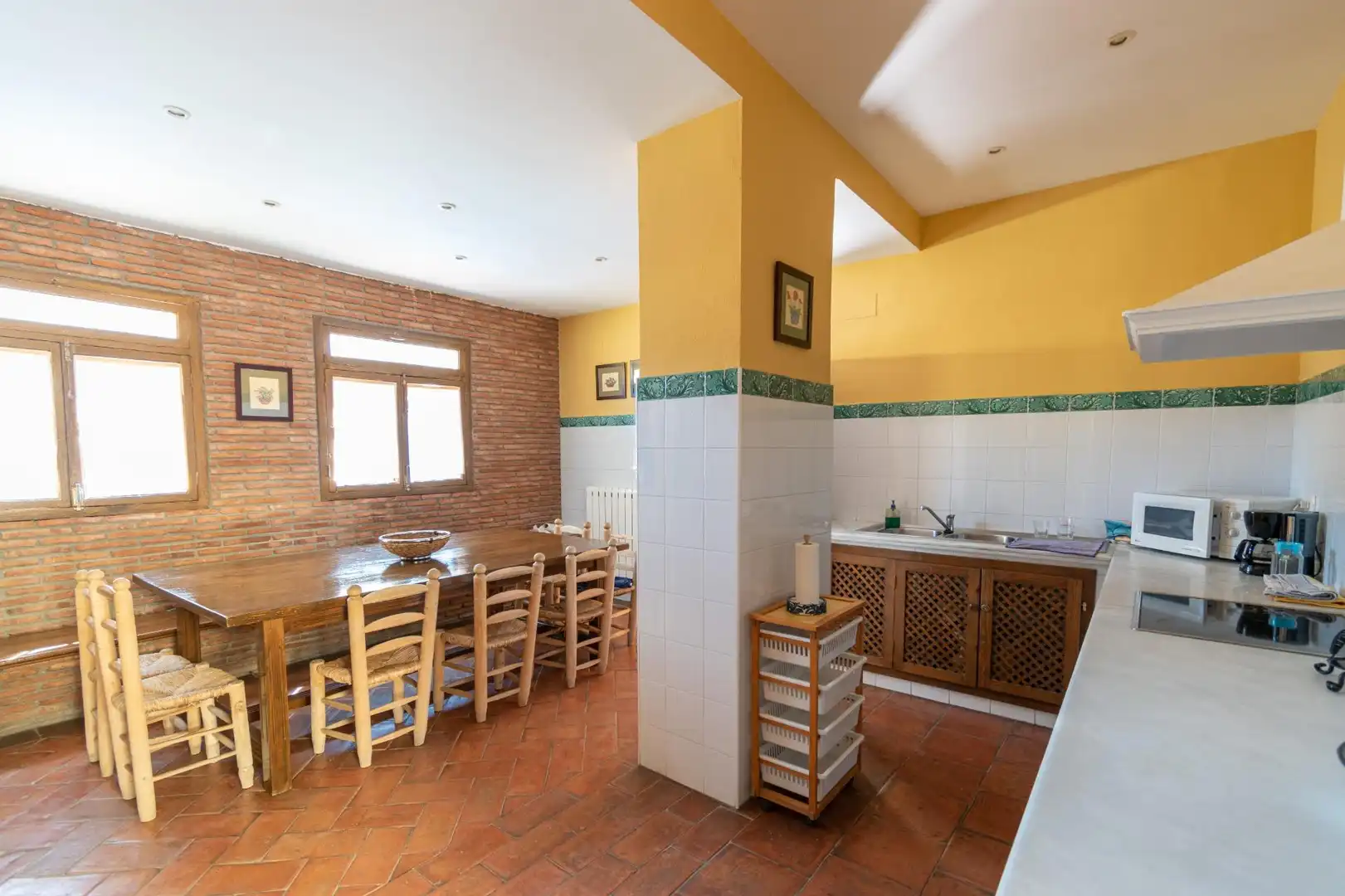 Cuina de Casa o xalet en venda en Guadix amb Calefacció, Traster i Piscina