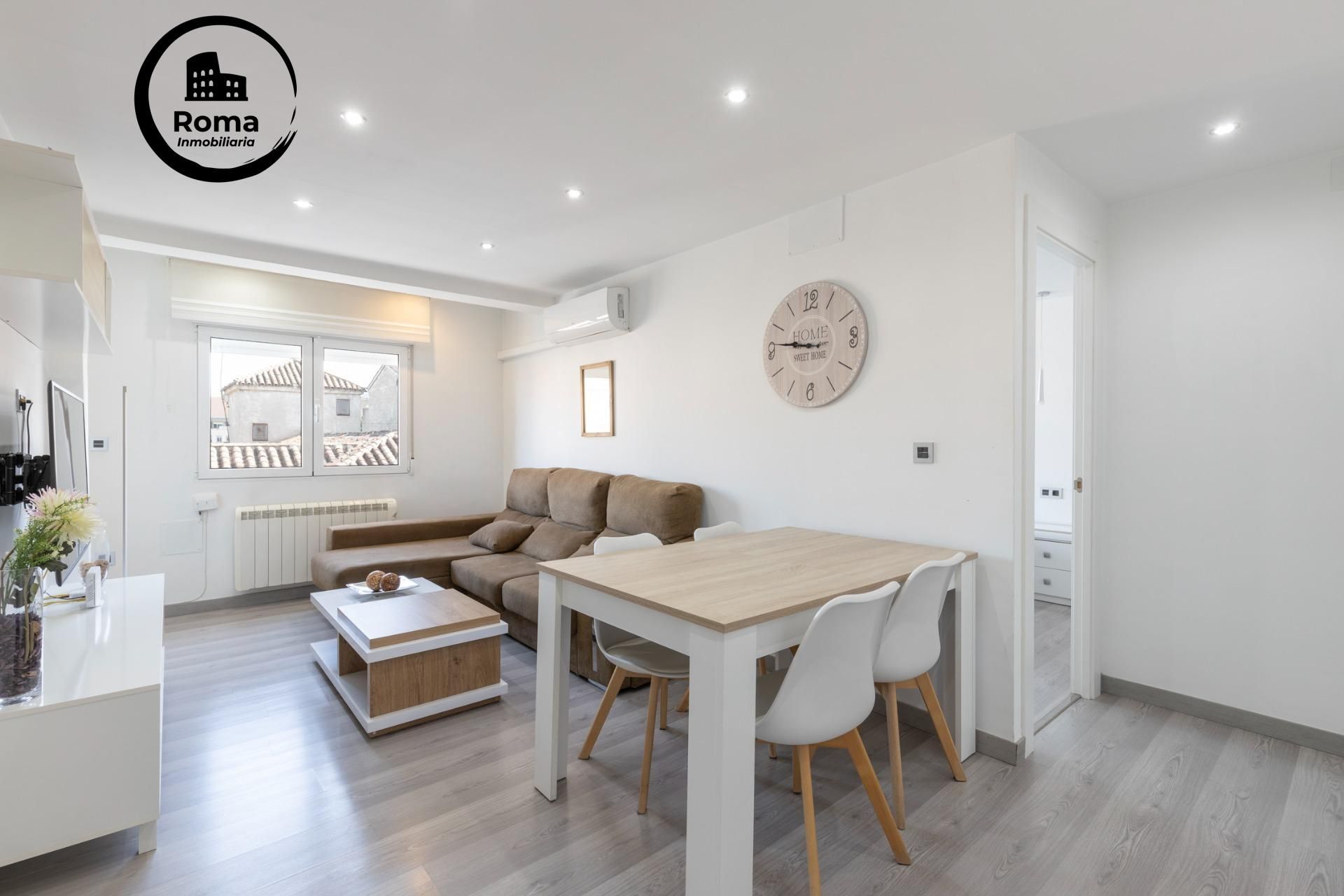 Living room of Attic for sale in  Granada Capital  with Air Conditioner and Heating