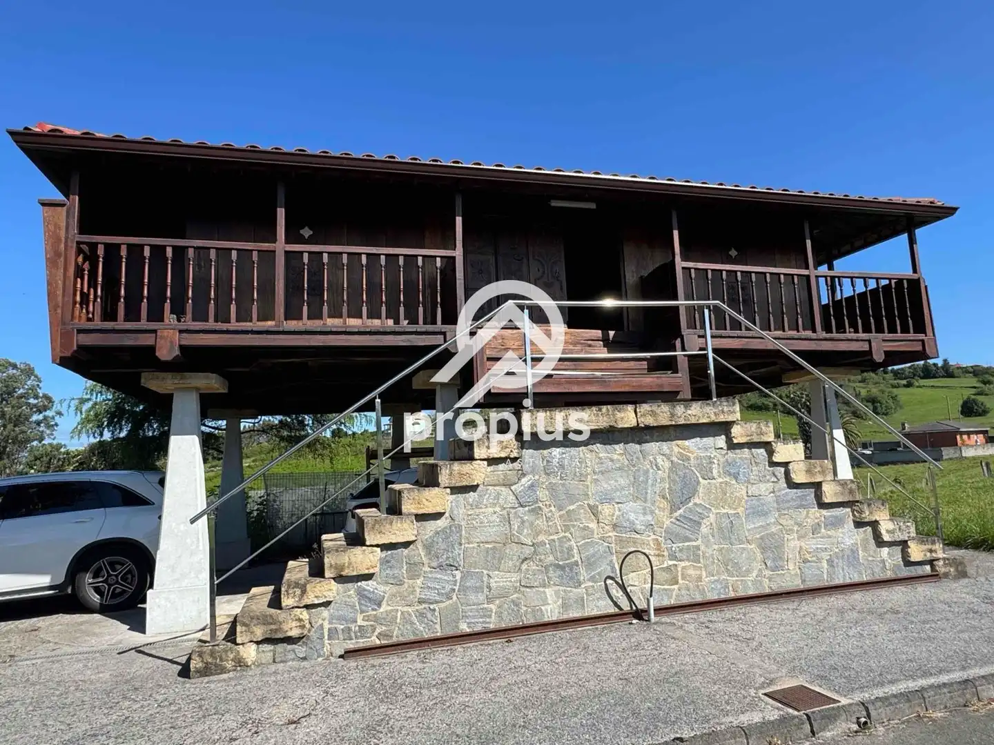 Vista exterior de Casa o chalet en venta en Avilés con Calefacción, Jardín privado y Parquet