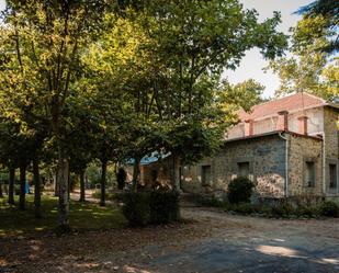 Vista exterior de Finca rústica en venda en Moralzarzal amb Jardí privat, Traster i Piscina comunitària